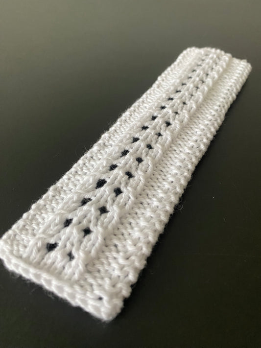 Knitted bookmark